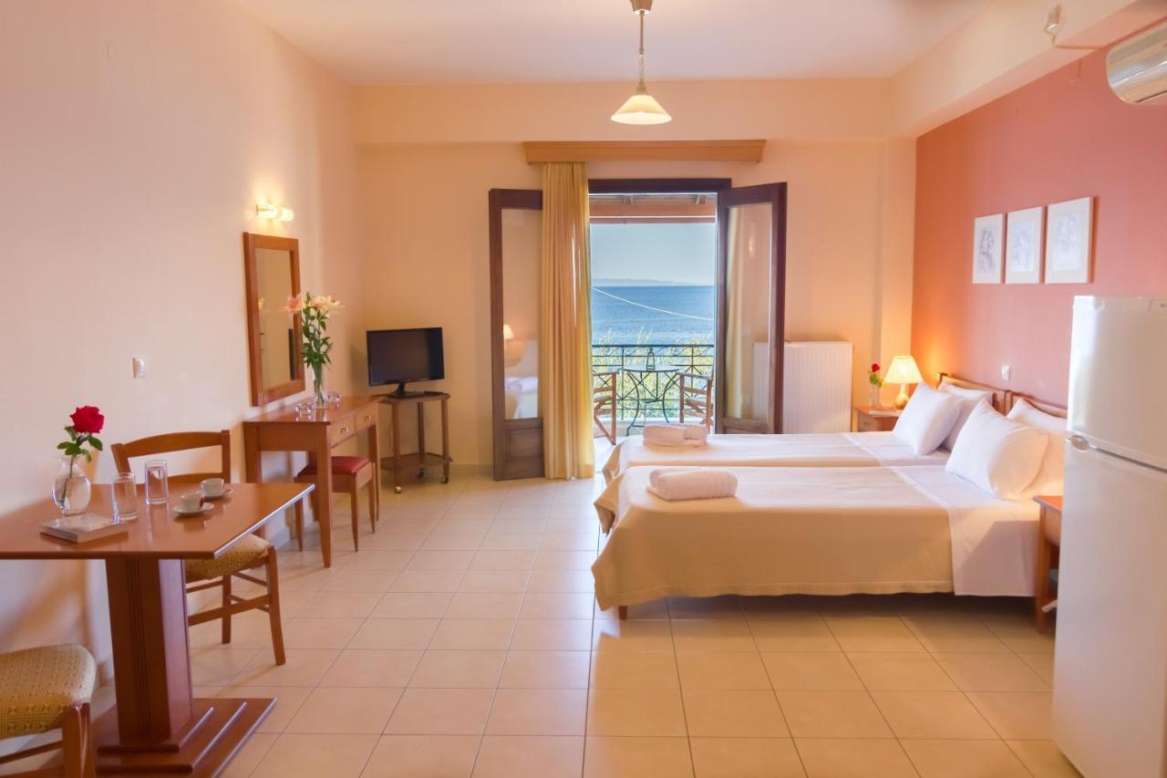Polichni Hotell Leonídion Exteriör bild
