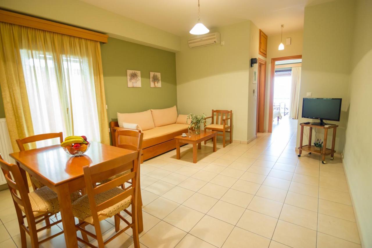 Polichni Hotell Leonídion Exteriör bild