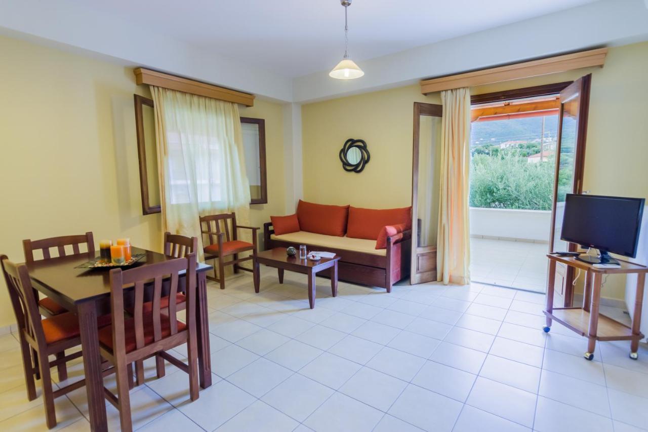 Polichni Hotell Leonídion Exteriör bild