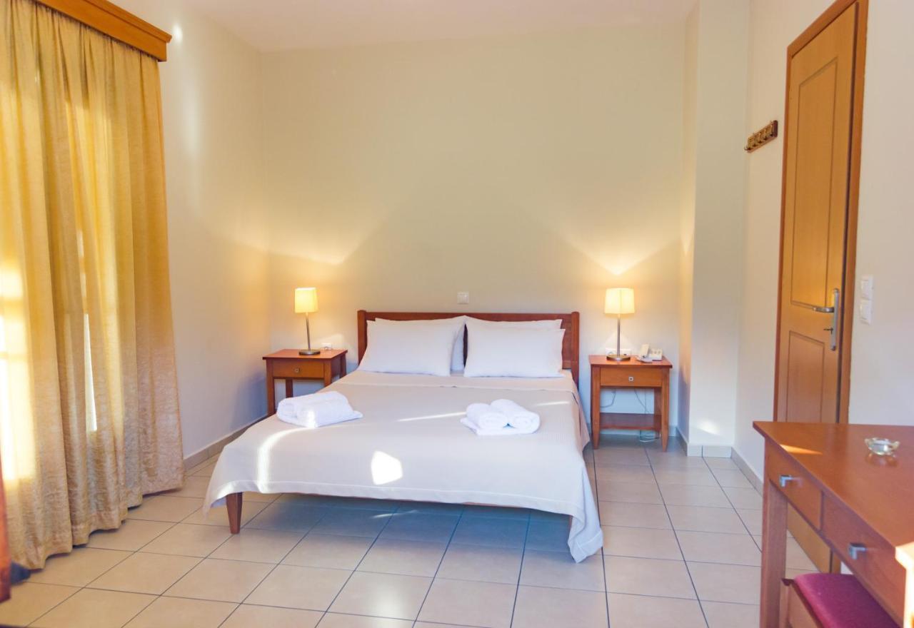 Polichni Hotell Leonídion Exteriör bild