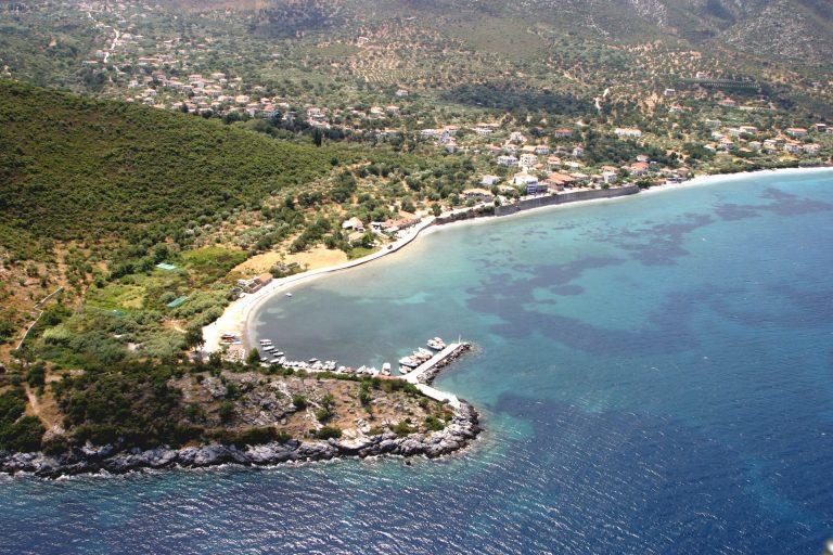 Polichni Hotell Leonídion Exteriör bild