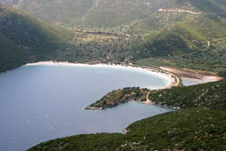 Polichni Hotell Leonídion Exteriör bild