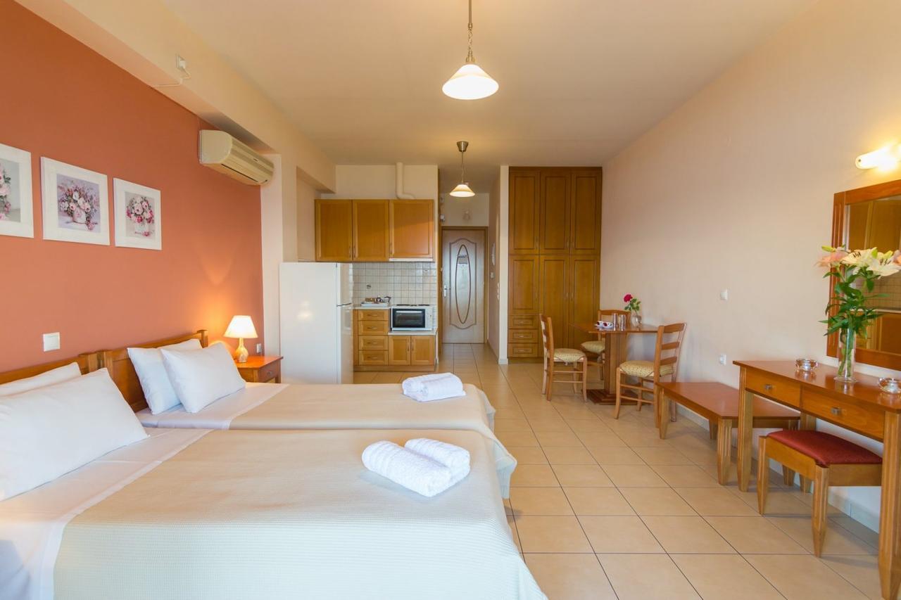 Polichni Hotell Leonídion Exteriör bild