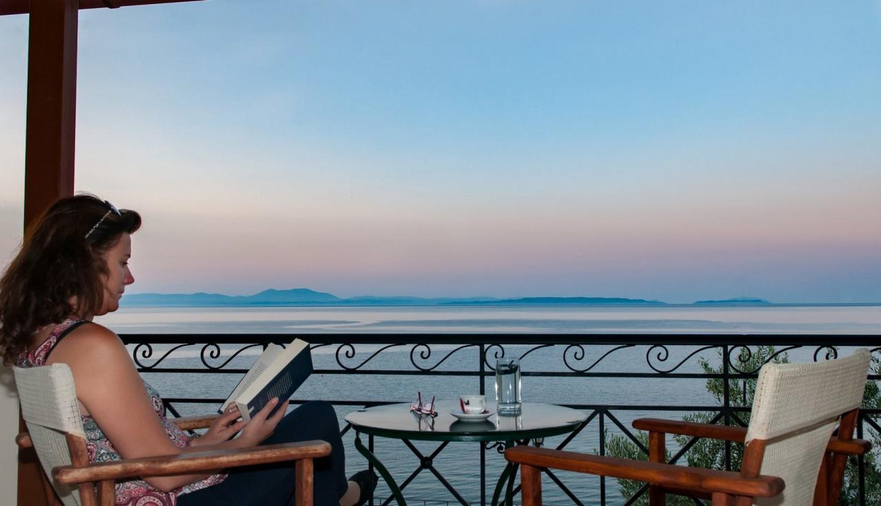Polichni Hotell Leonídion Exteriör bild